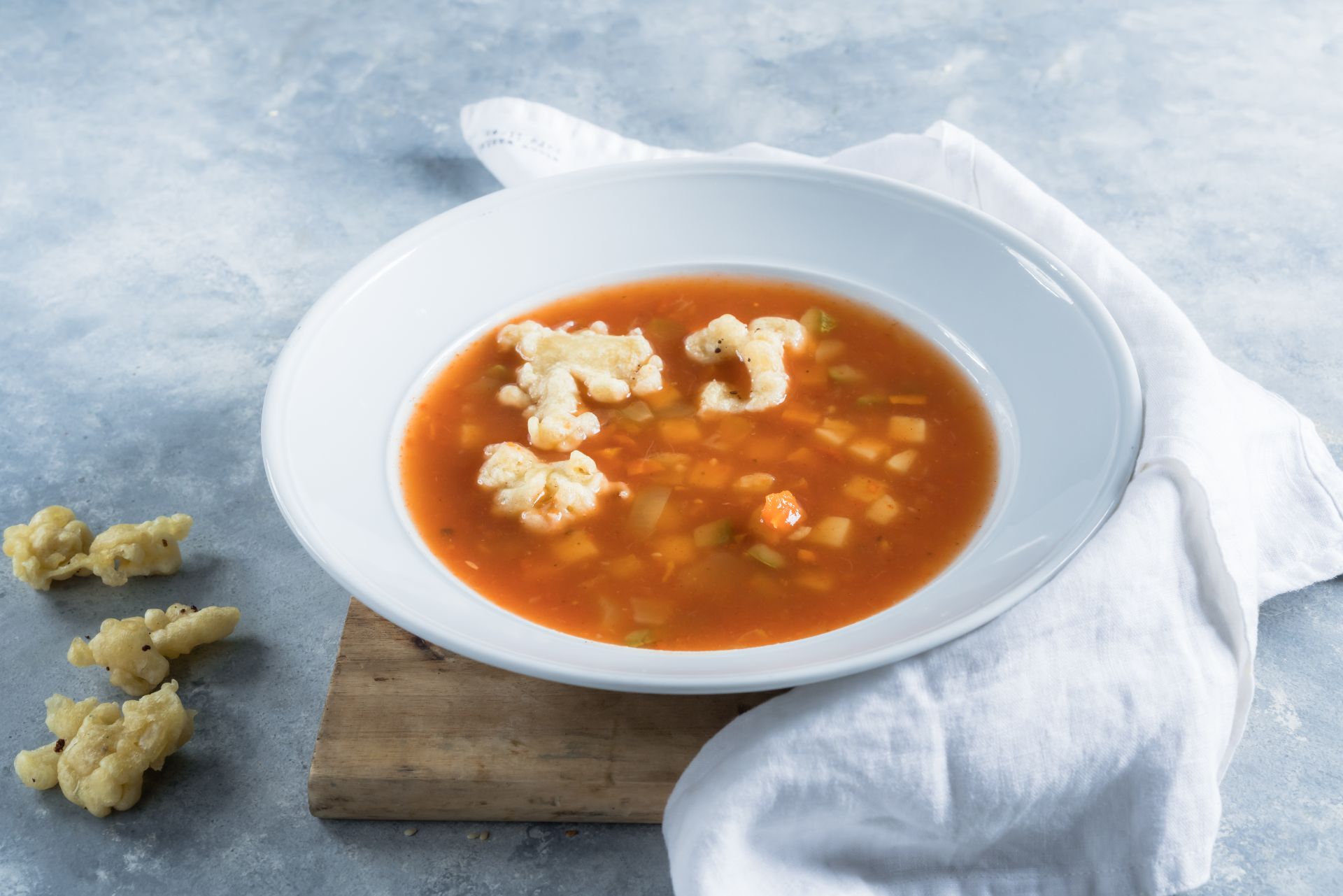 Minestrone soup with noodles (lukshen)