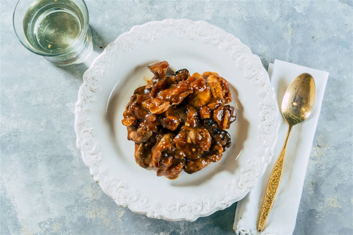 Liver in onion and wine sauce